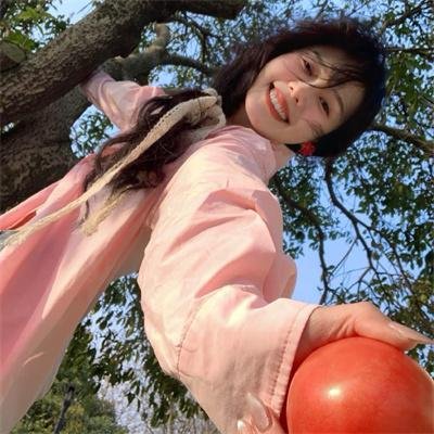 远看是蔚蓝的春天海报